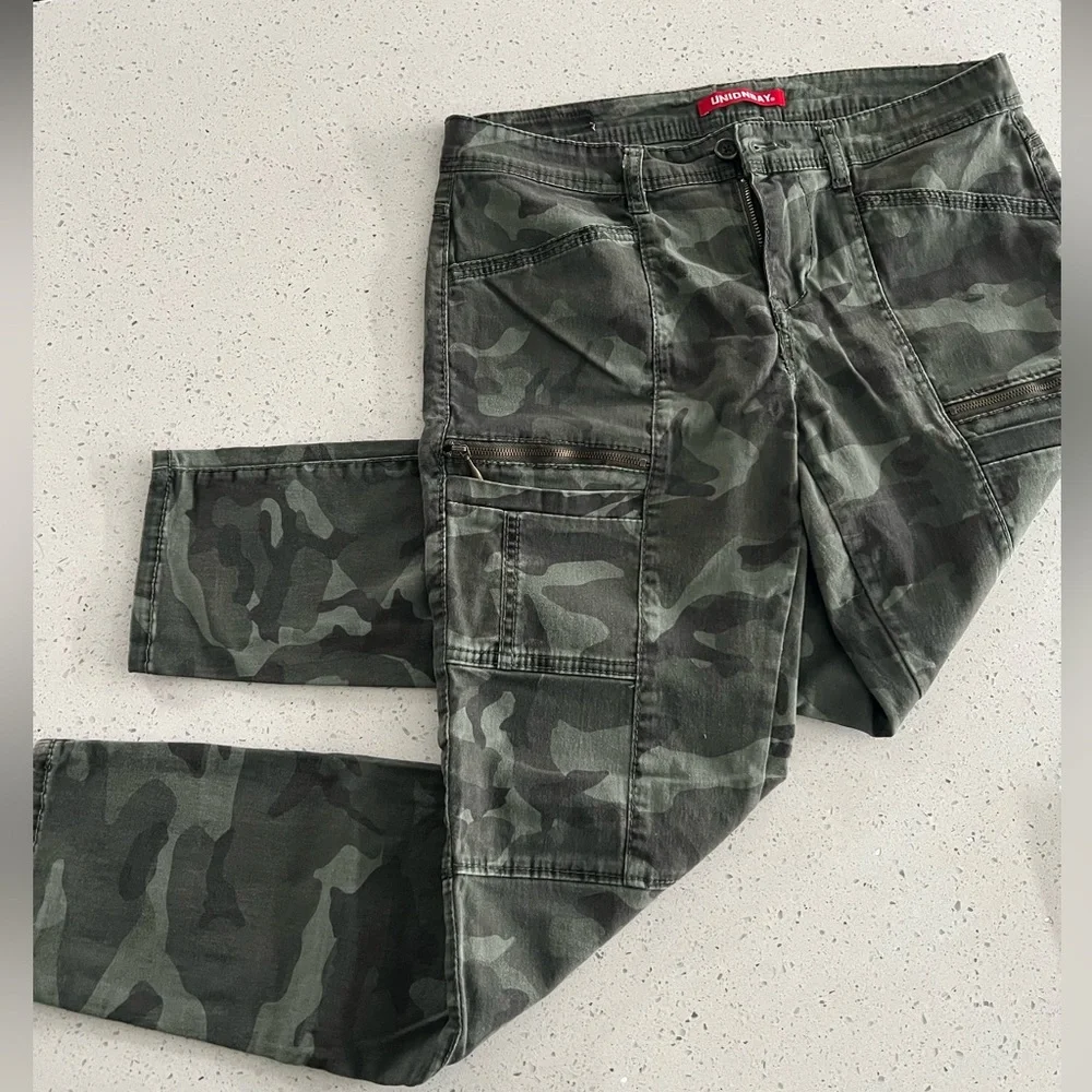 Women Camo Pants - Picture 1 of 3